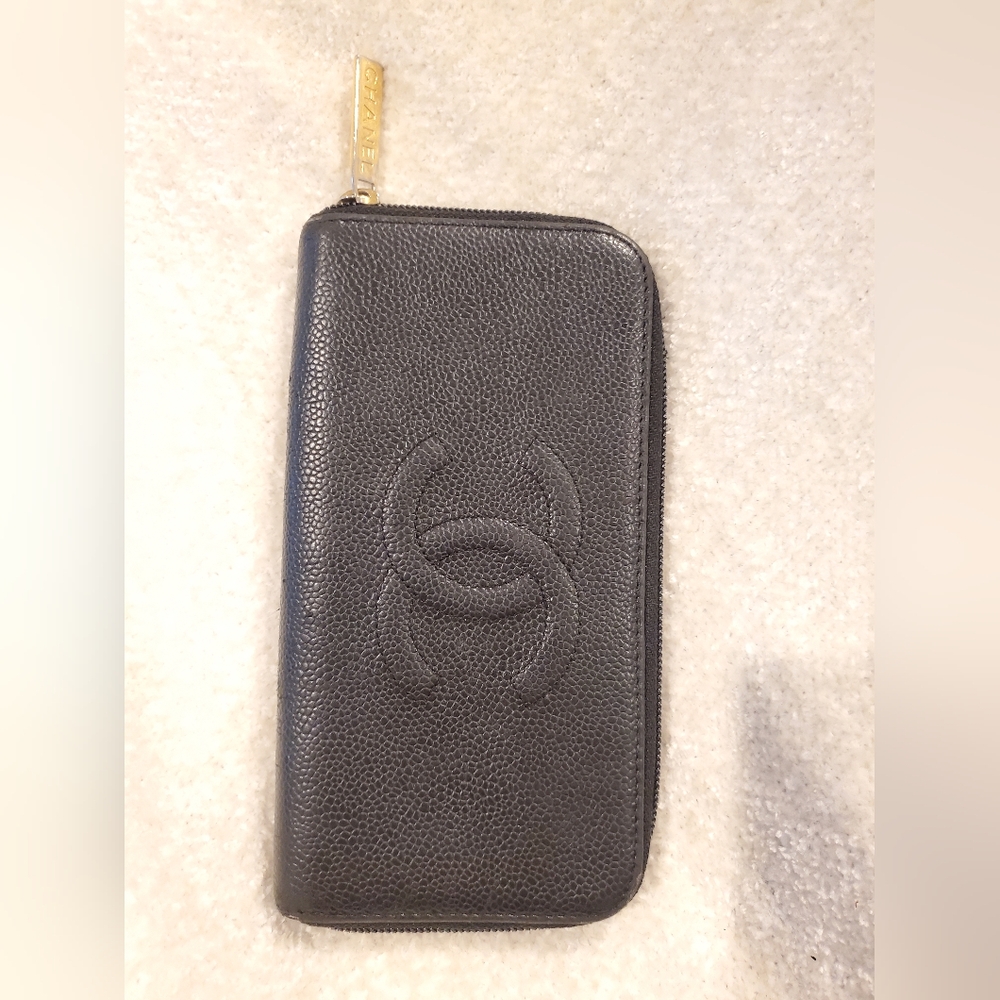 CHANEL VINTAGE CC CAVIAR PEBBLED LEATHER ZIPPY WALLET